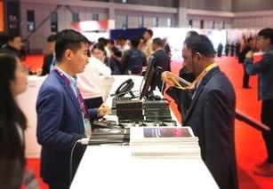 進博(bo)會攜手傳(chuan)神，以(yi)智能(neng)翻譯硬(ying)件(jian)與全面(mian)語(yu)言服(fu)務實(shi)現無(wu)障礙(ai)交流