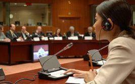 同聲翻譯(yi)市(shi)場現狀與(yu)未(wei)來(lai)趨勢調研(yan)分(fen)析(xi)